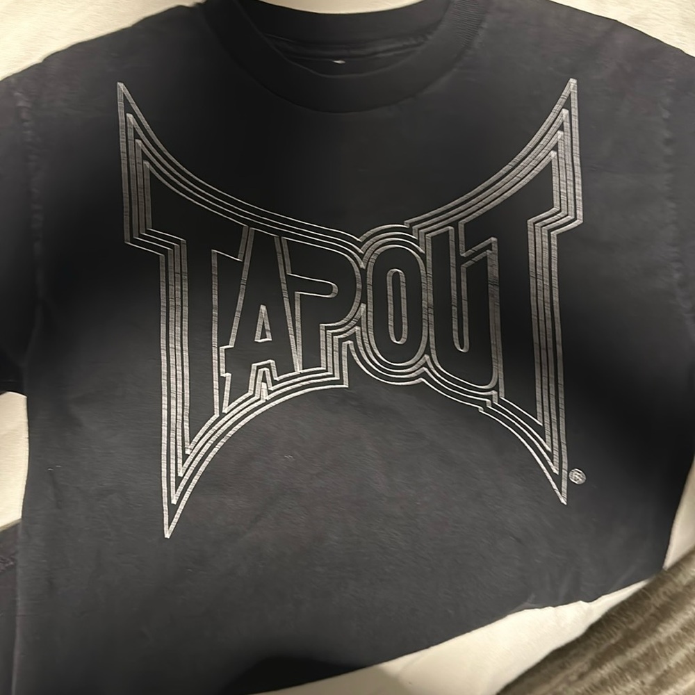 Vintages Tap Out shirt